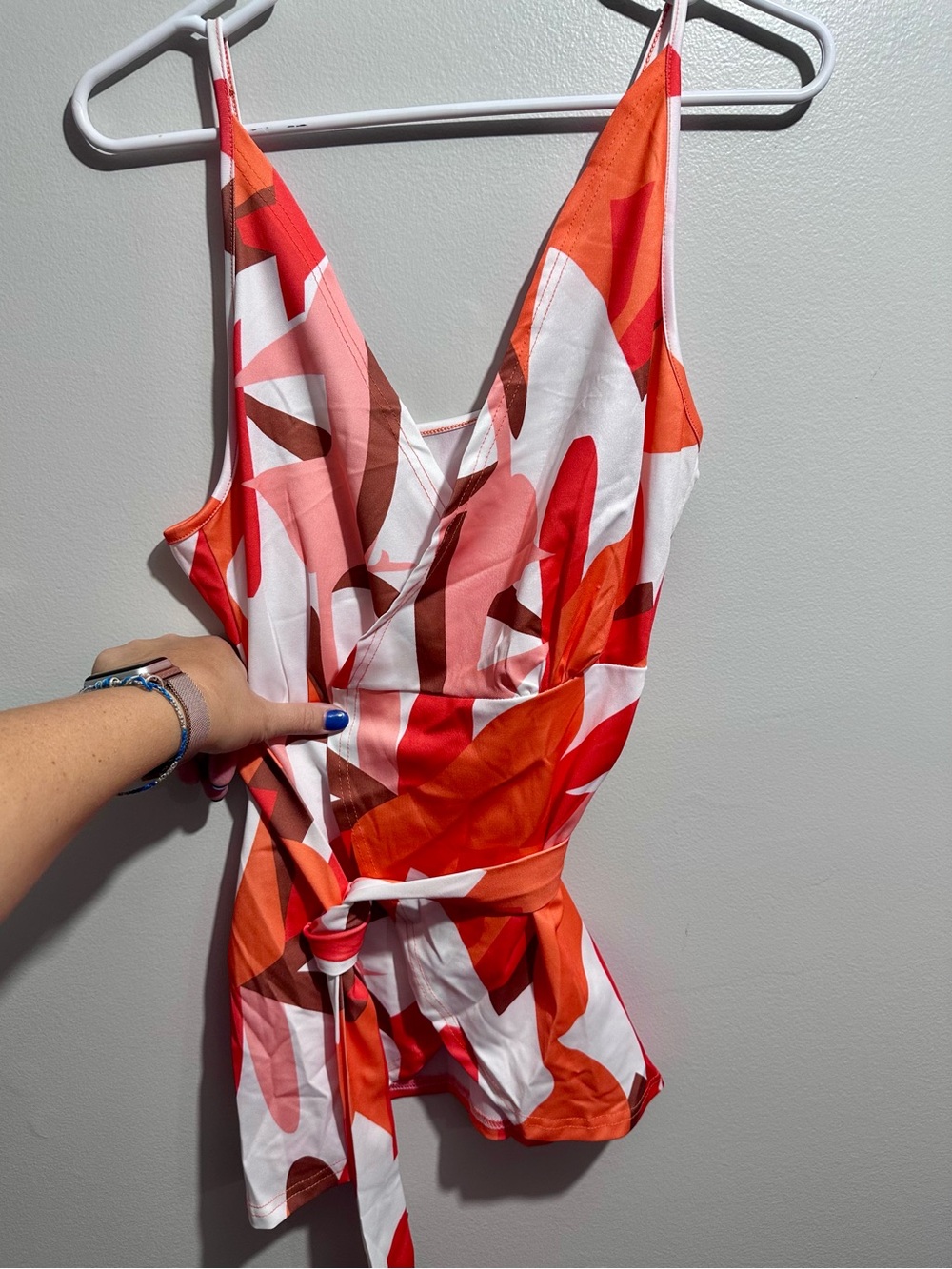 Sleeveless V-Neck Red Pink Print Wrap Top and Shorts Size M (1472)